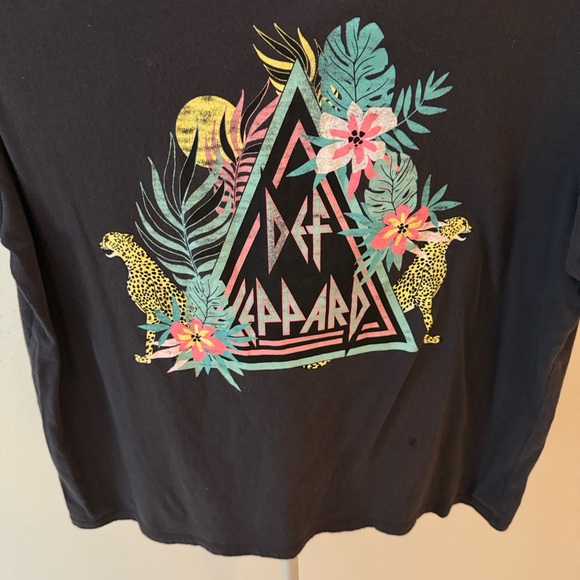 Def Leppard Women’s Black Graphic Band T-Shirt Size Medium - Picture 4 of 4